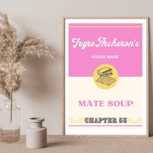 以下が含まれることがあります： 「Feyre Archeron's House Made Mate Soup Chapter 55」というテキストと、本の積み重ねのイラストが描かれたピンクと黄色の印刷可能なポスターです。