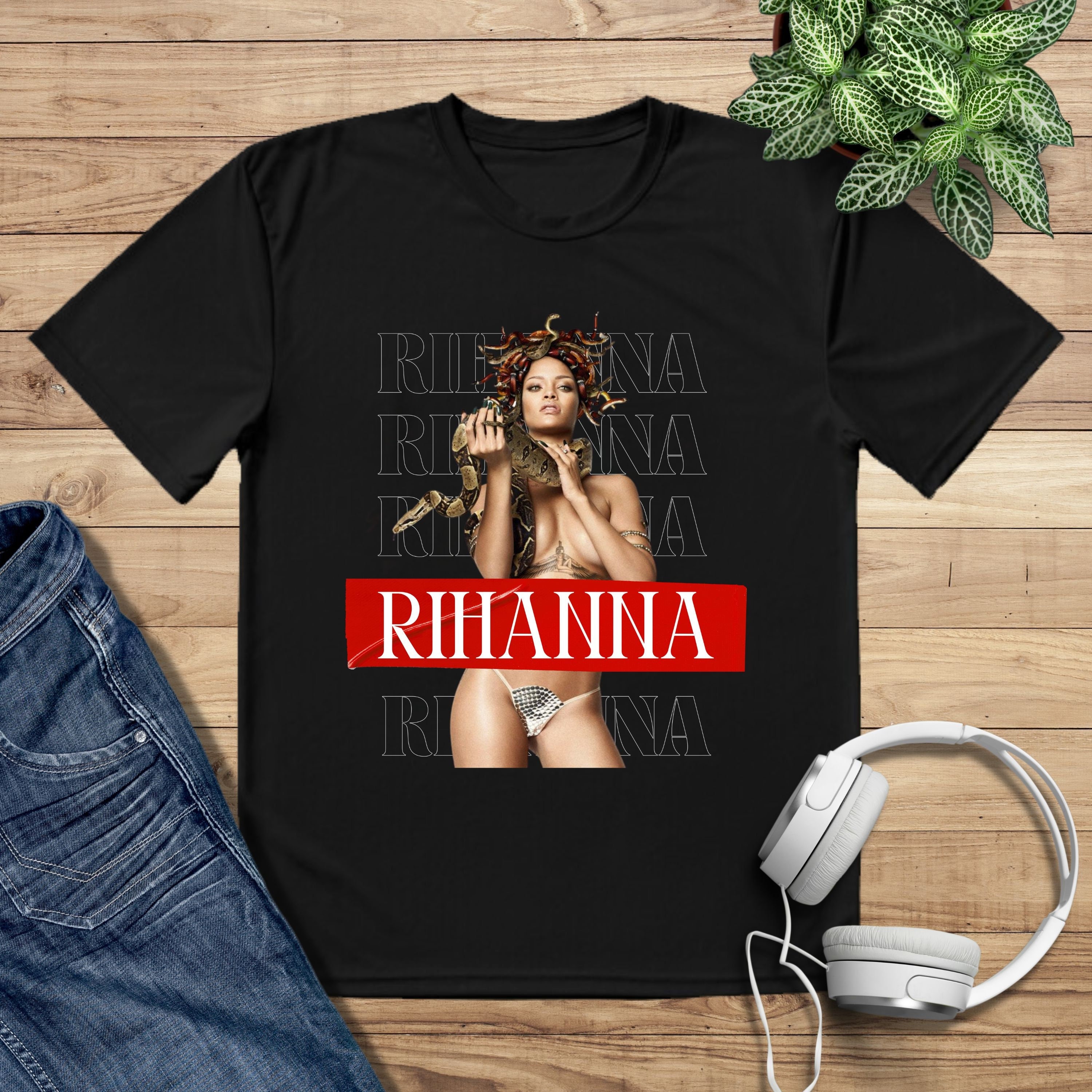 Discover Rihanna - Badgal T-Shirt