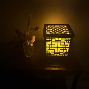 Asian lamp with traditional patterns A lamp that goes well with various rooms A lamp with an atmosphere