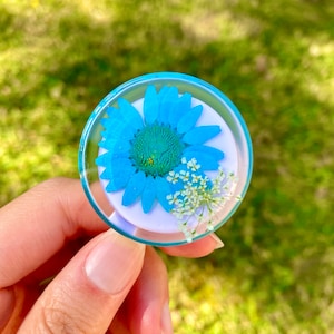 Carrete de insignia de flores prensadas reales personalizado / regalo de arte de resina / titular de identificación de profesional de la salud de médico y enfermera de oficina / flores secas