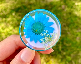 Carretel de crachá de flor prensada personalizado: porta-identidade de arte em resina
