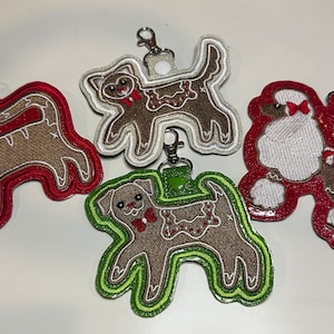 Può includere: Portachiavi ricamati a forma di gatto, cane e barboncino, che ricordano i biscotti di pan di zenzero. Ogni portachiavi ha un contorno di colore diverso, tra cui rosso, bianco e verde. Hanno un piccolo fermaglio per attaccare.