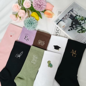 Calcetines de algodón unisex personalizados con texto y logotipo personalizado/calcetines bordados para parejas/amigos/novias/equipos/regalo único personalizado