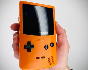 Game Boy Color naranja y negro — Pantalla AMOLED XL de 2,6" retroiluminada / Modificada y totalmente reacondicionada / Nintendo GBC auténtica