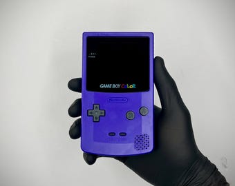 Game Boy Color color morado uva — Pantalla IPS retroiluminada / Modificada y completamente reacondicionada / Auténtica Nintendo GBC