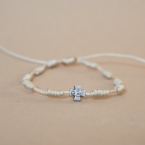 Linked bracelet with the Virgin Mary on the cross.
