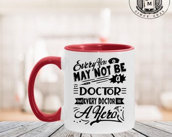 Ogni eroe potrebbe non essere un'infermiera, ma ogni medico è un eroe Accent Mug