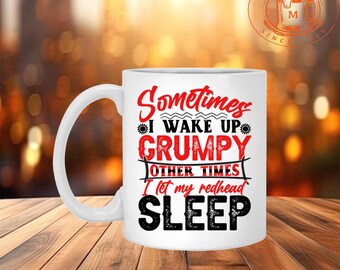 A volte mi sveglio scontroso, altre volte lascio dormire la mia rossa. Divertente tazza da caffè in ceramica, boccale da birra, bottiglia d'acqua.