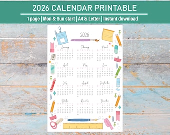 Könnte beinhalten: Ein druckbarer Kalender 2026 mit weißem Hintergrund, der ein monatliches Layout zeigt. Der Kalender ist mit farbenfrohen Illustrationen von Schulmaterialien verziert. Der Text "2026 CALENDAR PRINTABLE" steht oben.