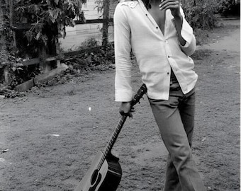 Stampa di chitarra di Bob Marley, cantante reggae giamaicano, arte murale in bianco e nero, poster vintage