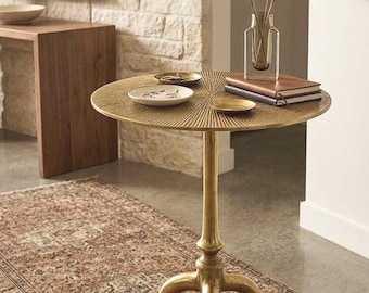 Mesa auxiliar de latón texturizado hecha a mano / Mesa auxiliar escultural para bebidas