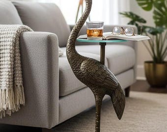 Handgefertigter Flamingo Beistelltisch aus Aluminium, antikes Messing-Finish, Glasplatte