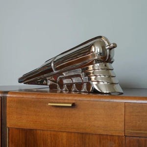 Handcrafted Aluminium Hudson Locomotive Model: Vintage Train Sculpture