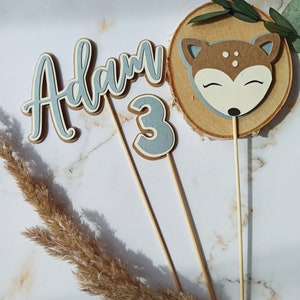 Personalisierte Cake Topper | Geburtstagsstecker mit Reh | Waldparty-Dekoration für Jungen | Erster Geburtstag Waldparty