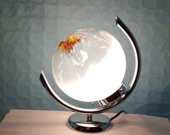 Lámpara Murano Mazzega, cristal sumergido, pantalla blanca con tinte ámbar. Lámpara de mesa esférica de cristal de Murano, Italia, década de 1970.