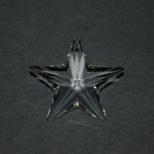 SWAROVSKI® Strassstjärna Stor Art. 8815 - 40 mm. - Kristall 1 Hål "Högklassiga, fasetterade och reflekterande skönheter" Sällsynt Vintage