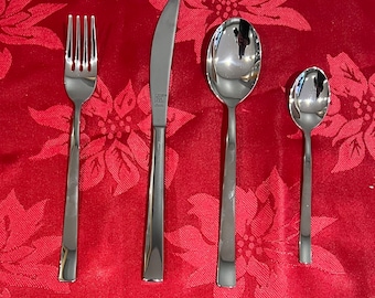 Zwilling J A Henckles 16  piece cutlery set 4 knives 4 forks 4 spoons and 4 coffee spoons.