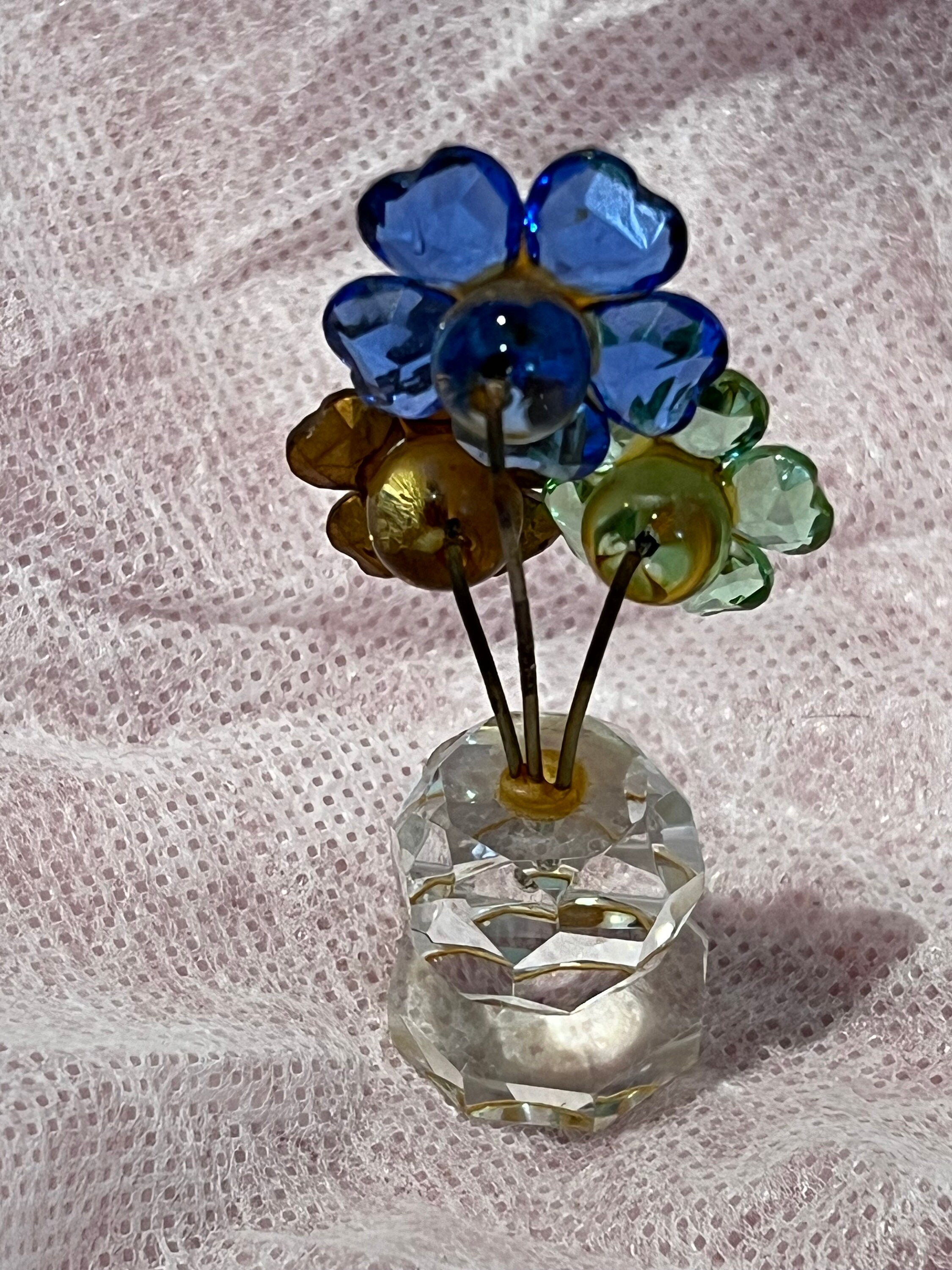 Very Unusual Glass/crystal Flowers in Vase 