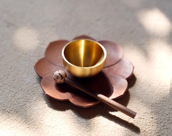 Mini Singing Bowl – Brass Sound Bowl with Wooden Flower Base – Meditation Sound Healing Gift – Mindful Altar Decor – Handmade Ritual Tool