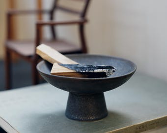 Keramik Palo Santo Brennerschale mit Gratissteinhalter | Räucherstäbchen Geschenk-Set | Rustikale Aschefänger für Räucherkerzen und Altardekoration