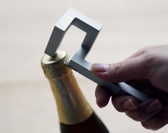 Abridor de botellas moderno – Herramienta de barra escultural de aleación de aluminio – Diseño geométrico minimalista – Regalo único para él – Abridor de cerveza de estilo industrial