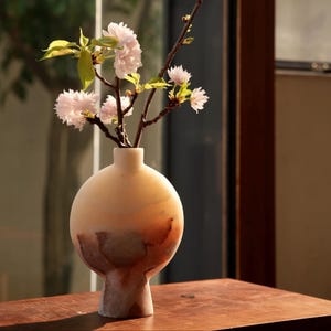 Vaso portafiori in marmo massiccio naturale – Decorazione scultorea in stile giapponese per la casa