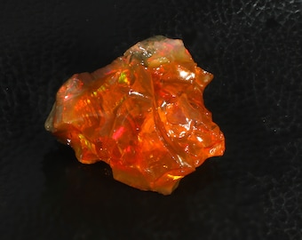 Ópalo etíope en bruto de 61,45 quilates: piedra preciosa de color rojo fuego para joyería