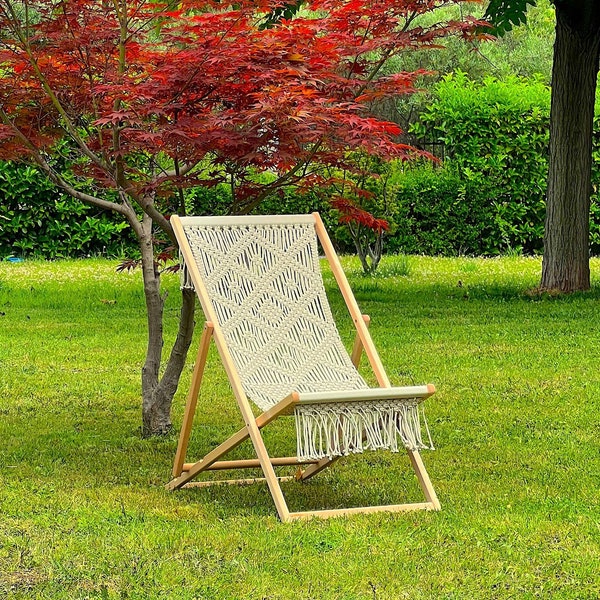 Chaise longue en macramé blanc laiteux fait main. Chaise longue.