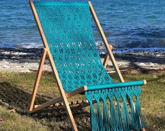 Chaise longue pliante turquoise en macramé fait main