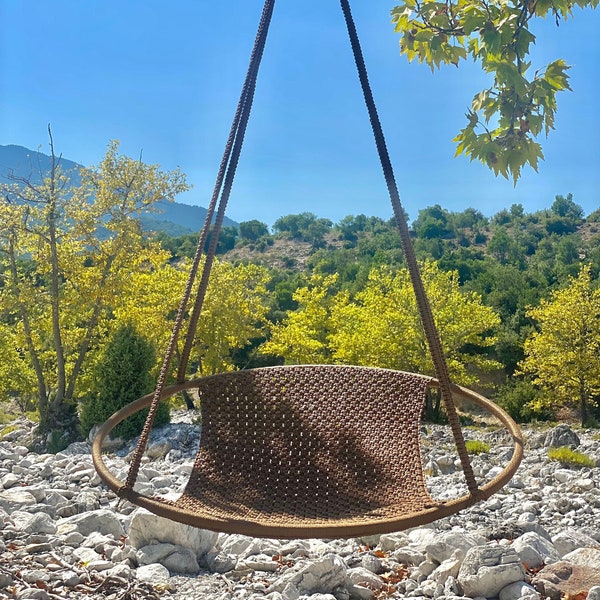 Chaise longue suspendue moderne faite à la main marron