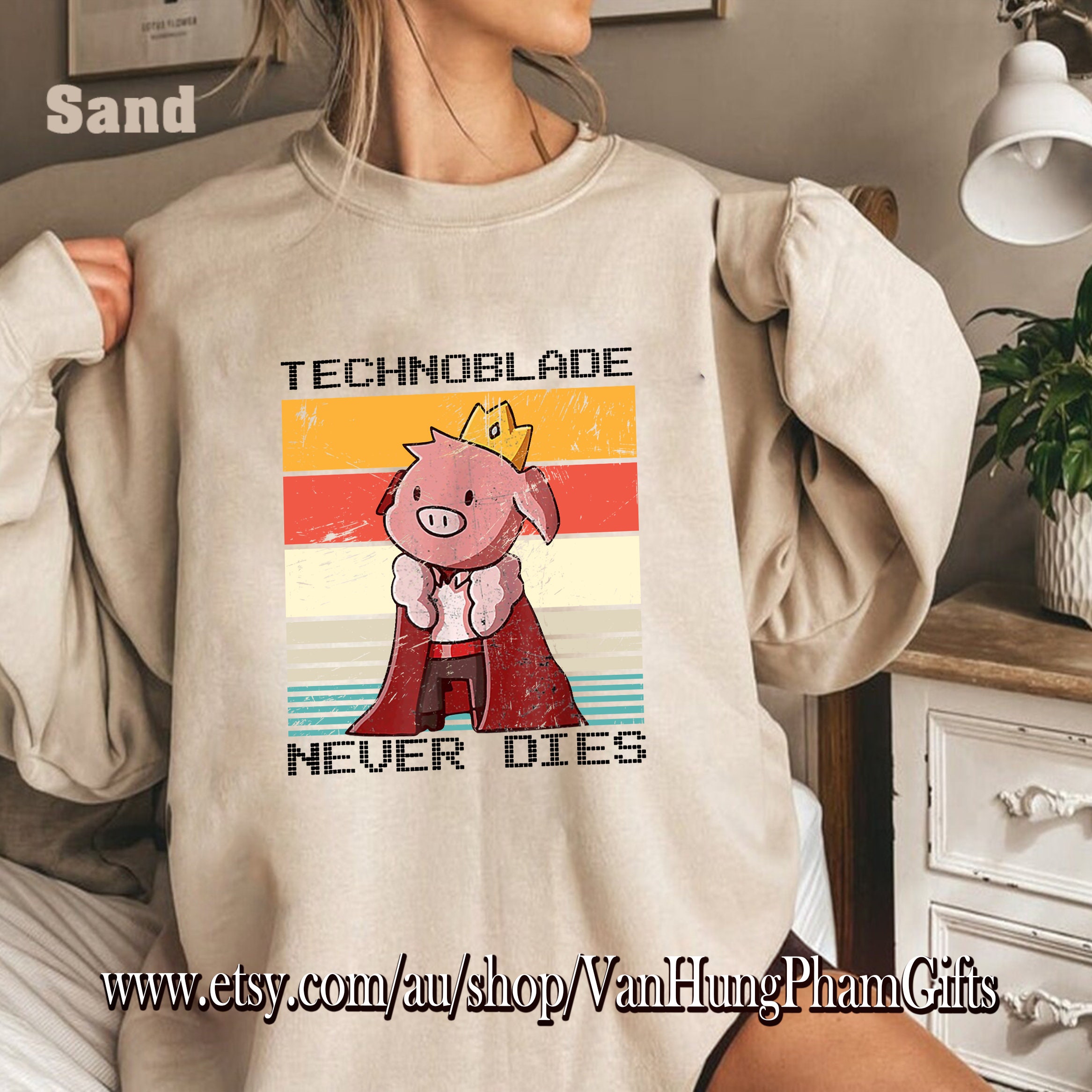 Technoblade Never Dies Funny Meme T-Shirt : Clothing, Shoes & Jewelry 