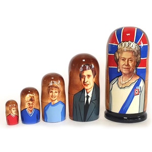 7.08&quot; or 18 cm Elizabeth II nesting dolls  6.1&#39;&#39; or 15.5 cm, 5 pcs
