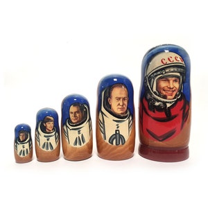 Сosmonaut Yuri Gagarin nesting dolls 7.08&#39;&#39; or 18 cm 5 pcs.