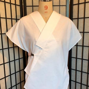 上襟付き、袖なし、短襦袢
