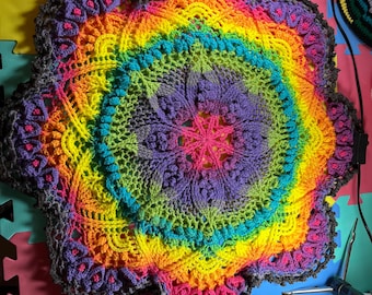 Gehaakt kleedje met regenboog