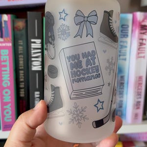 Hockey Romance Glass Can with Bamboo Lid & Straw
