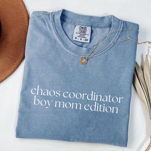 Maglietta Chaos Coordinator Boy Mom Edition / Maglietta Boy Mom / Maglietta Funny Mom / Maglietta Mom Life / Maglietta Sarcastic Mom / Maglietta Trendy Mom Gift /