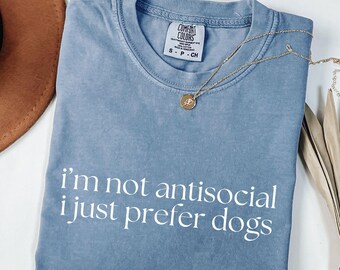 Non sono antisociale, preferisco solo i cani T-shirt / Maglietta per mamma di cani / Maglietta unisex per amanti dei cani / Maglietta per introversi / Maglietta con umorismo sui cani / Regalo per amanti dei cani