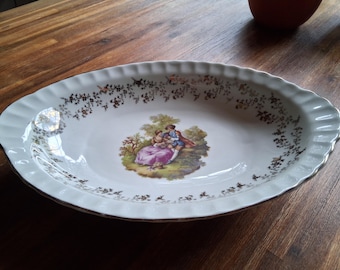 Mosa Maastricht Servierplatte: Romantische Szene, Goldrand, 34,5 cm