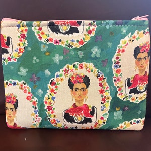 Trousse de maquillage en tissu Frida Kahlo | Cadeaux | Cadeau pour les enseignants | Sac de voyage | Trousse à cosmétiques | Cadeau d'anniversaire | Artiste | tissu original | Sacs à main originaux