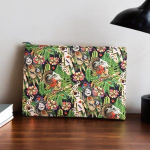 Bolsa grande de boneca vodu | Capa para iPad | 29 x 20 cm | bolsa grande de mão | tecido exclusivo | Quirky Purses | tecido macabro | feito à mão