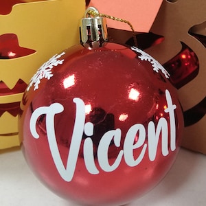 Auguri di Natale personalizzati con il nome che ci dirai. Pallina di Natale personalizzata in Rosso.Palle dell'albero di Natale.