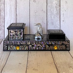 Vintage Mid Century Mechanical Cigarette Box Dispenser with Oriental Prism Foil Decoration