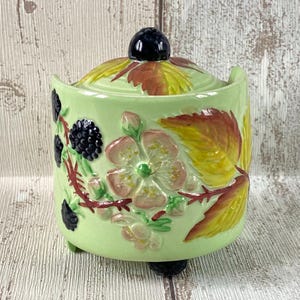 Tarro para conservas de estilo Art Déco de los años 30 de Carlton Ware, con diseño de moras.