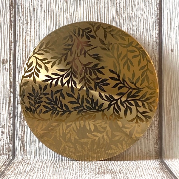 Vintage 1950s Gold Tone Loose Powder Compact with Trailing Leaves Decoration