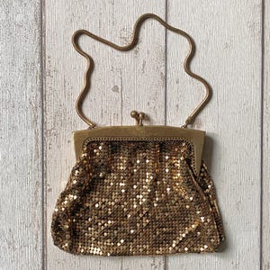 Vintage gouden metalen maliënkolder avondtasje flapper portemonnee