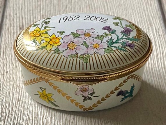 Staffordshire Enamels Pill Pot: Queen Elizabeth II Golden Jubilee 90/500