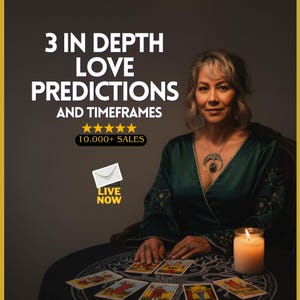 Può includere: Un'immagine che promuove previsioni d'amore con il testo "3 IN DEPTH LOVE PREDICTIONS AND TIMEFRAMES". L'immagine presenta una donna in abito verde, carte dei tarocchi, una candela accesa e il testo "LIVE NOW."