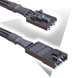 以下が含まれることがあります： 編組スリーブ付きの黒いコンピューターファン延長ケーブル2本。1本のケーブルは3ピンコネクタ、もう1本のケーブルは4ピンコネクタです。