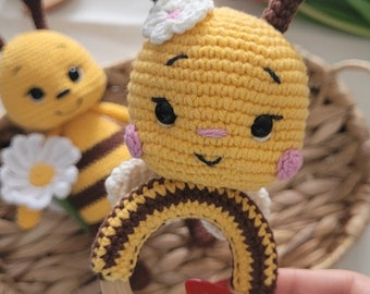 Bee rattle crochet Babyshower gift Newborn baby first toy Sensory developing cute toy First birthday gift New parents gift bee cotton toy